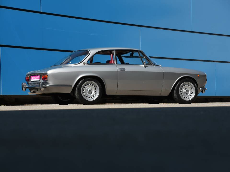 Image 9/24 of Alfa Romeo 1750 GT Veloce (1971)