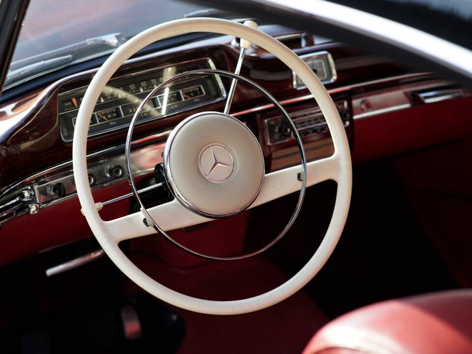 Immagine 24/35 di Mercedes-Benz 220 SE (1960)