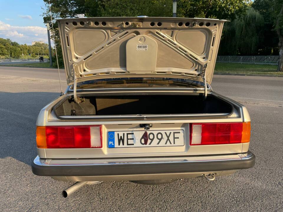 Afbeelding 16/21 van BMW 325e (1985)