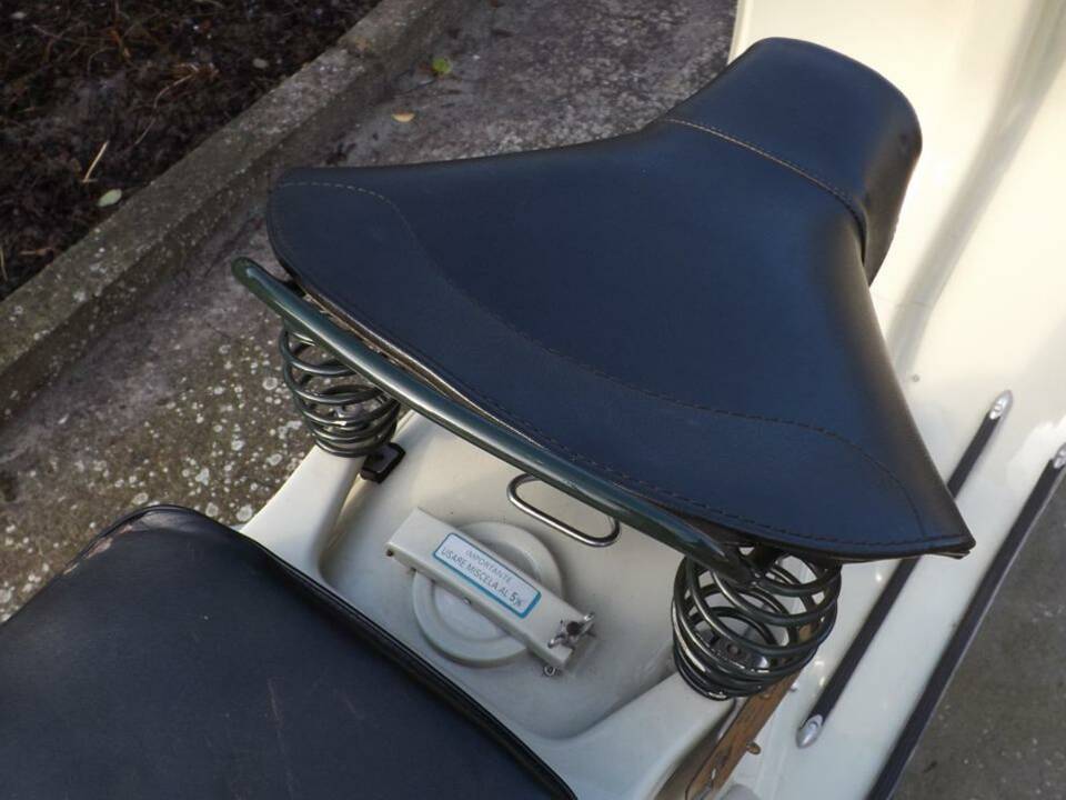 Immagine 15/38 di Piaggio Vespa 125 (1957)