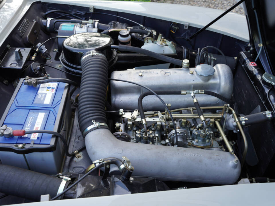 Image 17/50 of Mercedes-Benz 190 SL (1962)