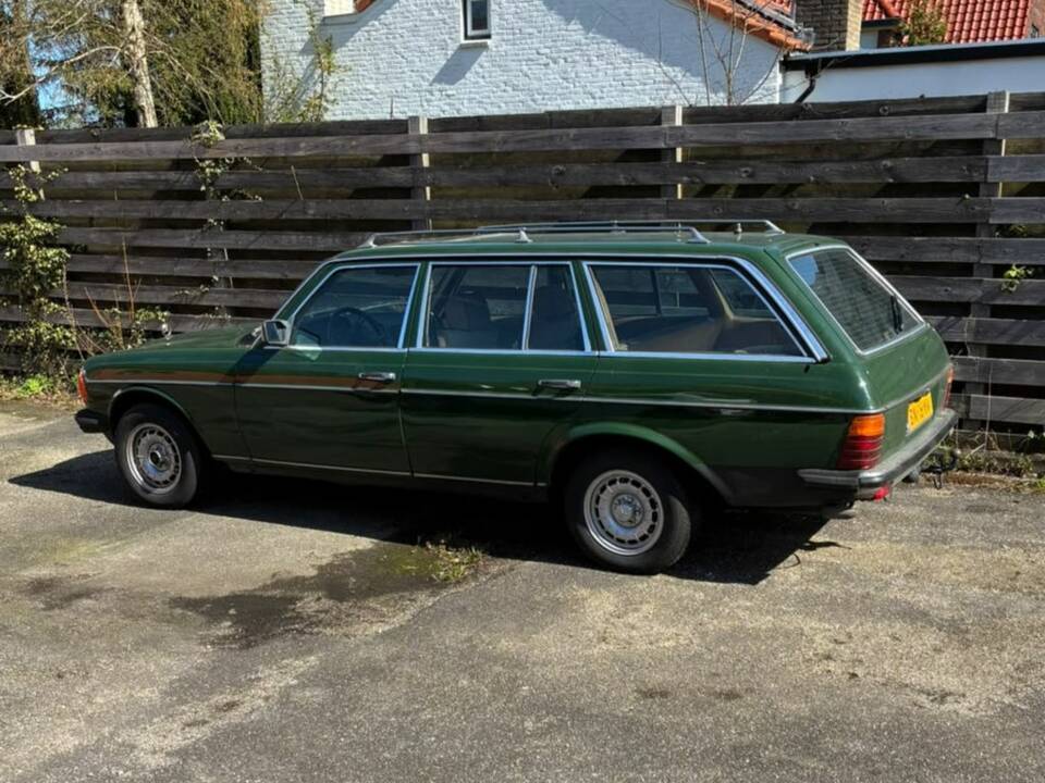 Bild 2/8 von Mercedes-Benz 300 TD (1983)