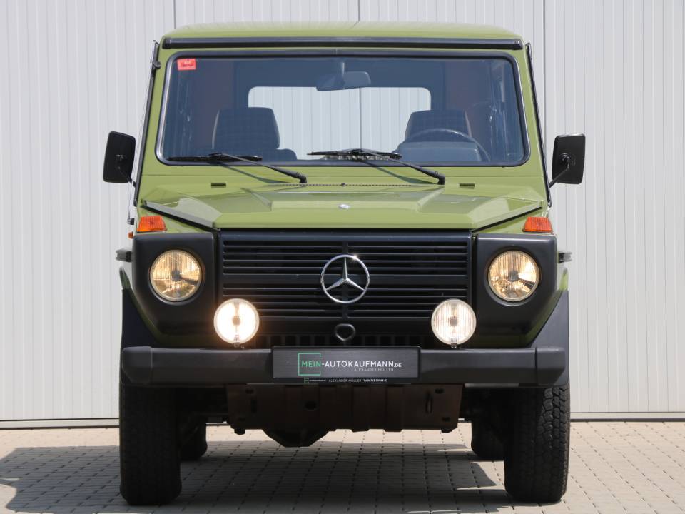 Image 2/45 of Mercedes-Benz 230 G (SWB) (1981)