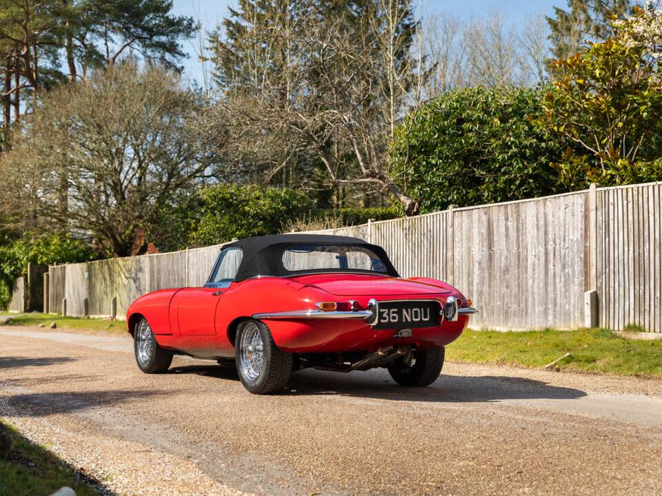 Image 34/44 of Jaguar E-Type 3.8 (1962)