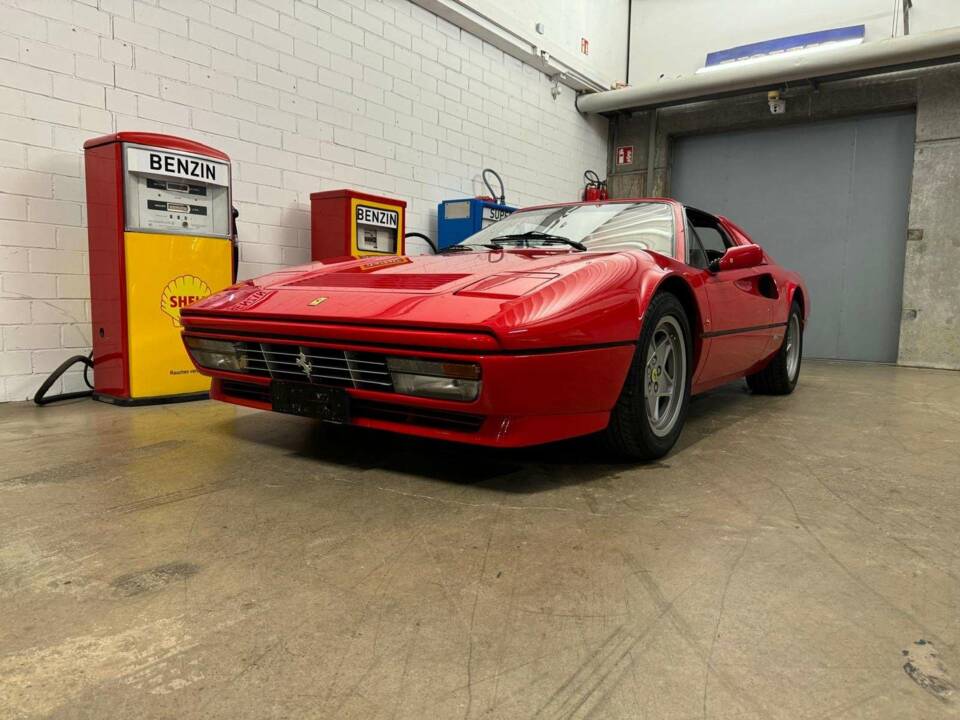 Immagine 2/19 di Ferrari 328 GTB (1988)