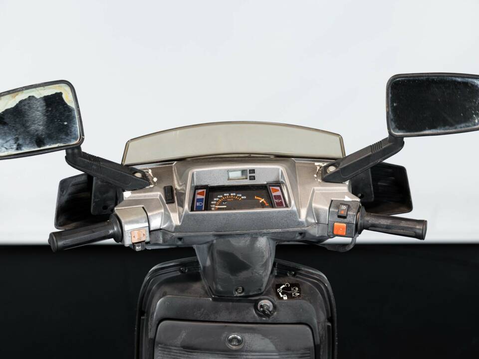 Bild 11/23 von Peugeot Metropolis 50 (1990)