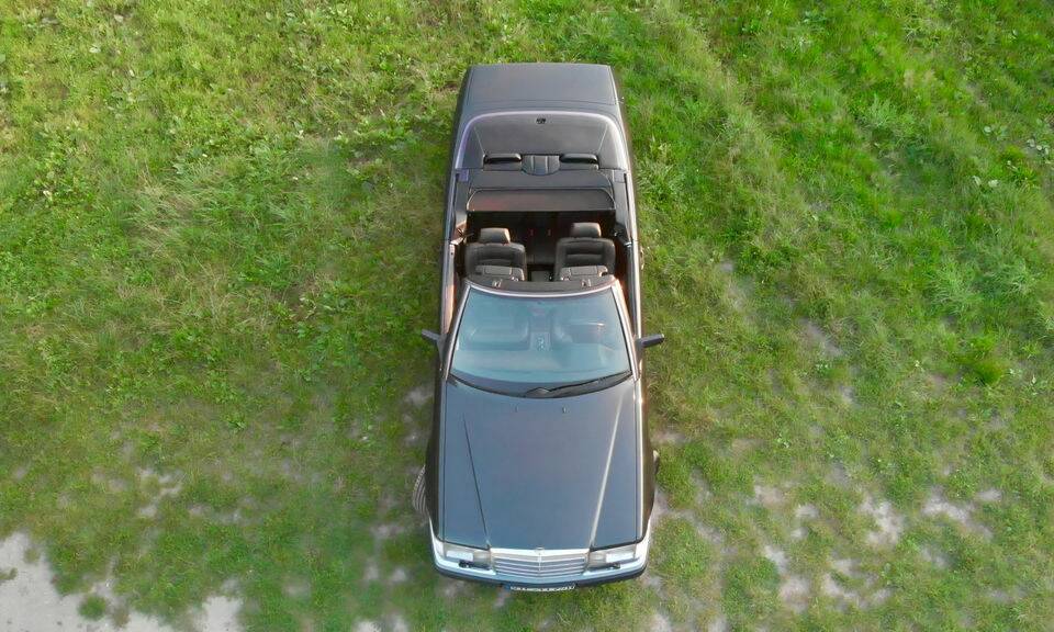 Image 3/8 de Mercedes-Benz 300 CE-24 (1993)