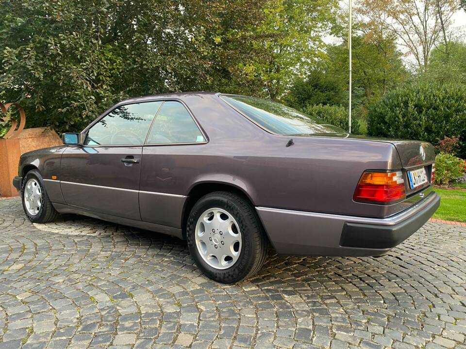 Bild 6/35 von Mercedes-Benz 230 CE (1992)