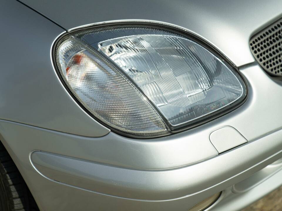 Image 17/50 of Mercedes-Benz SLK 320 (2001)