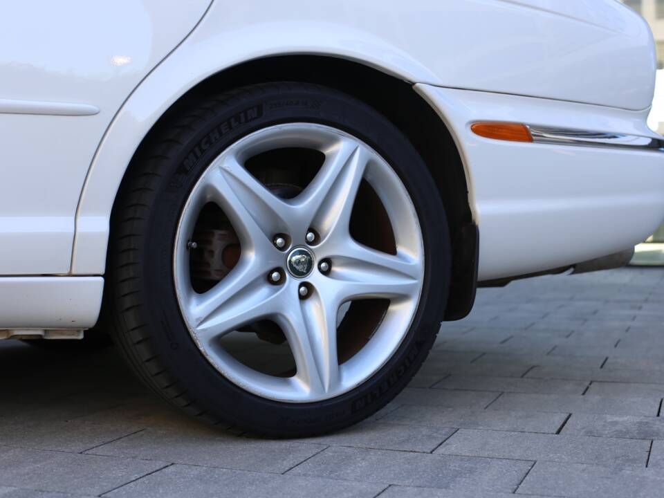 Imagen 9/77 de Jaguar XJ 8 4.2 (2005)