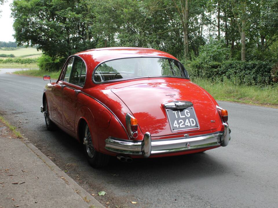 Image 4/21 of Jaguar Mk II 3.8 (1965)