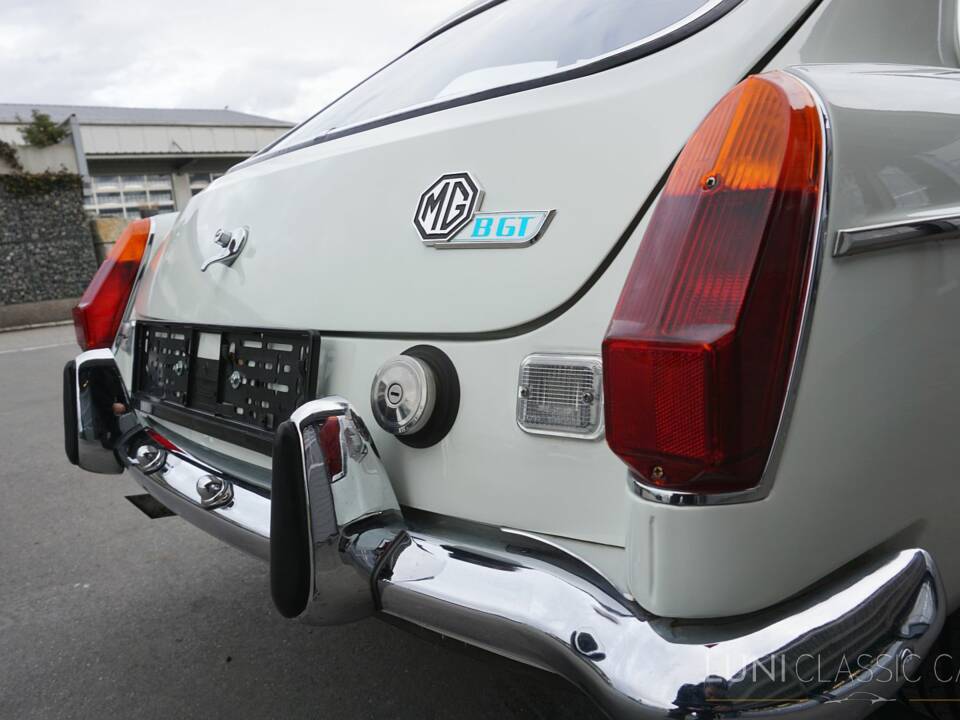 Image 27/54 de MG MGB GT (1974)