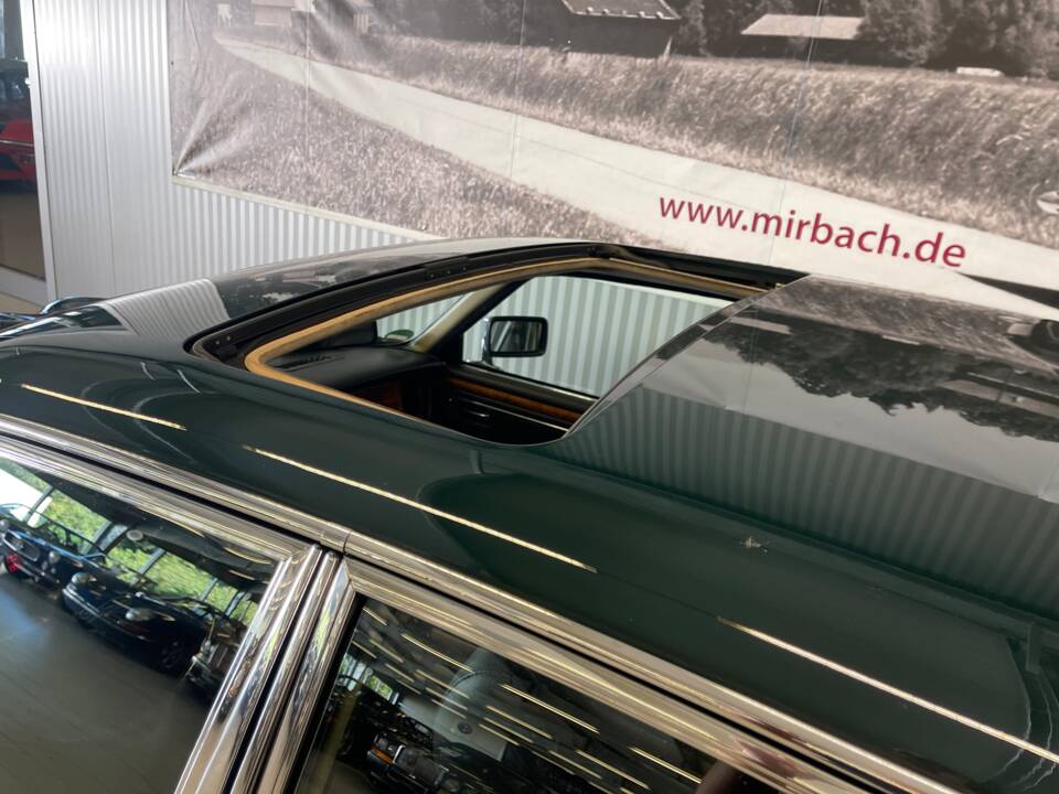 Image 9/18 of Jaguar XJ12 6.0 (1993)