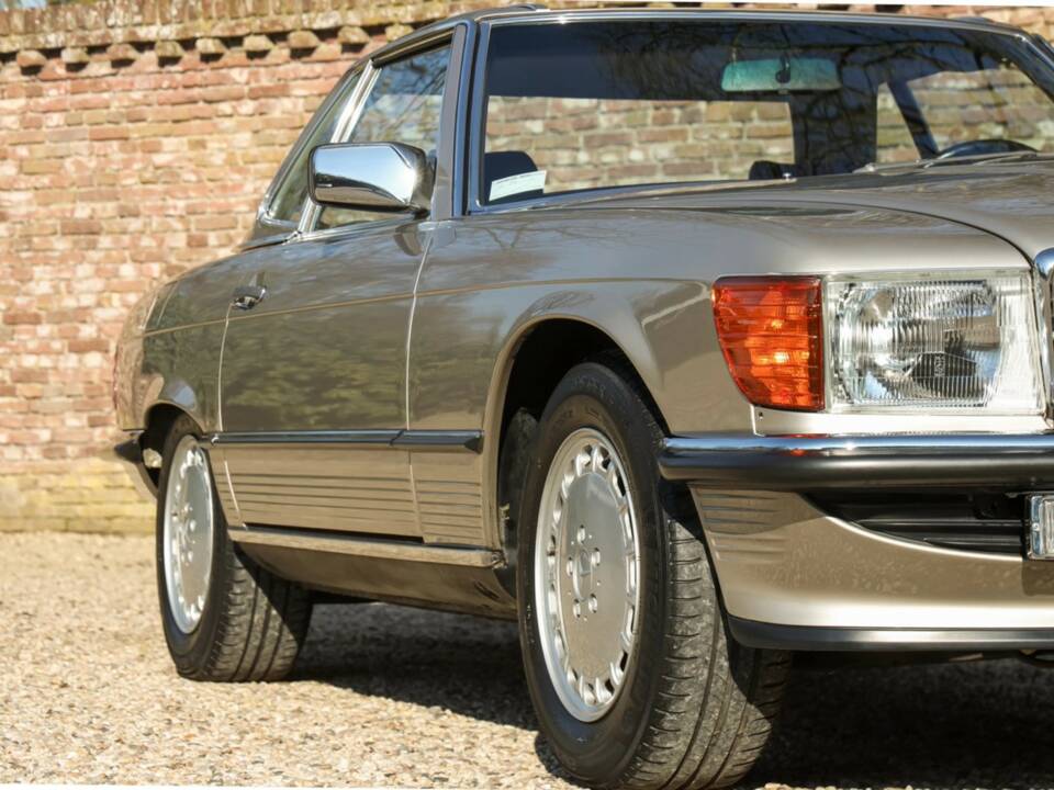 Bild 49/50 von Mercedes-Benz 560 SL (1987)