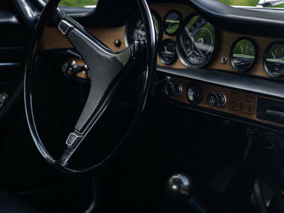 Image 7/23 of Volvo 1800 E (1971)