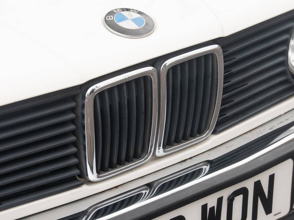 Image 8/50 of BMW 320i (1987)