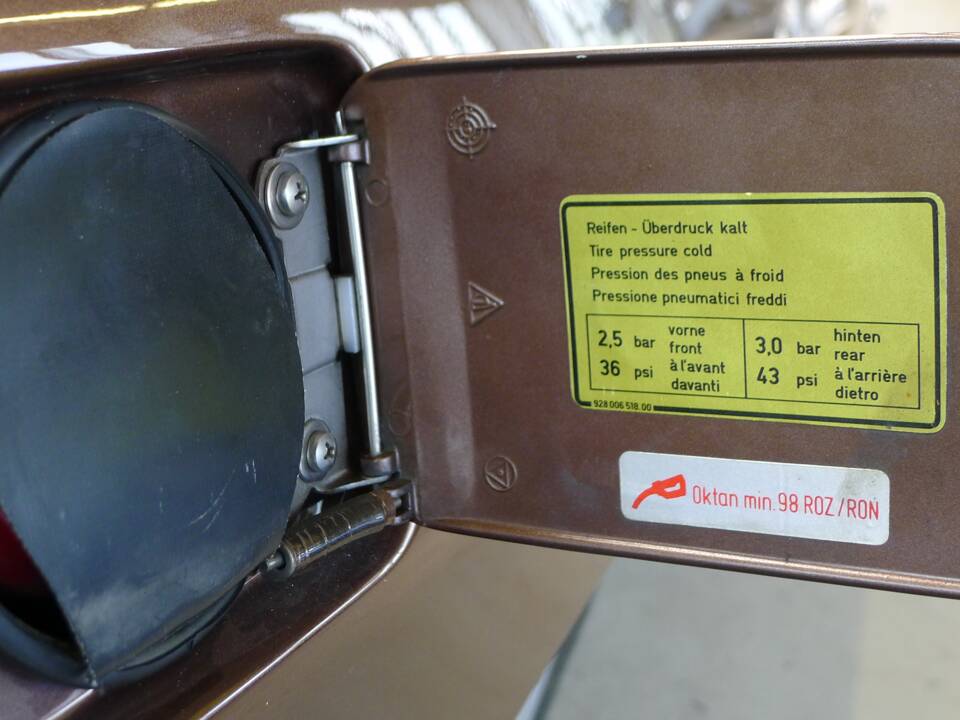 Bild 44/50 von Porsche 928 S (1986)