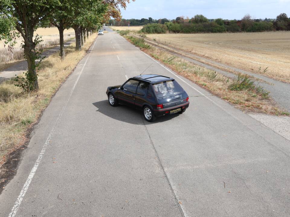 Obraz 45/56 pojazdu Peugeot 205 GTi 1.9 (1991)
