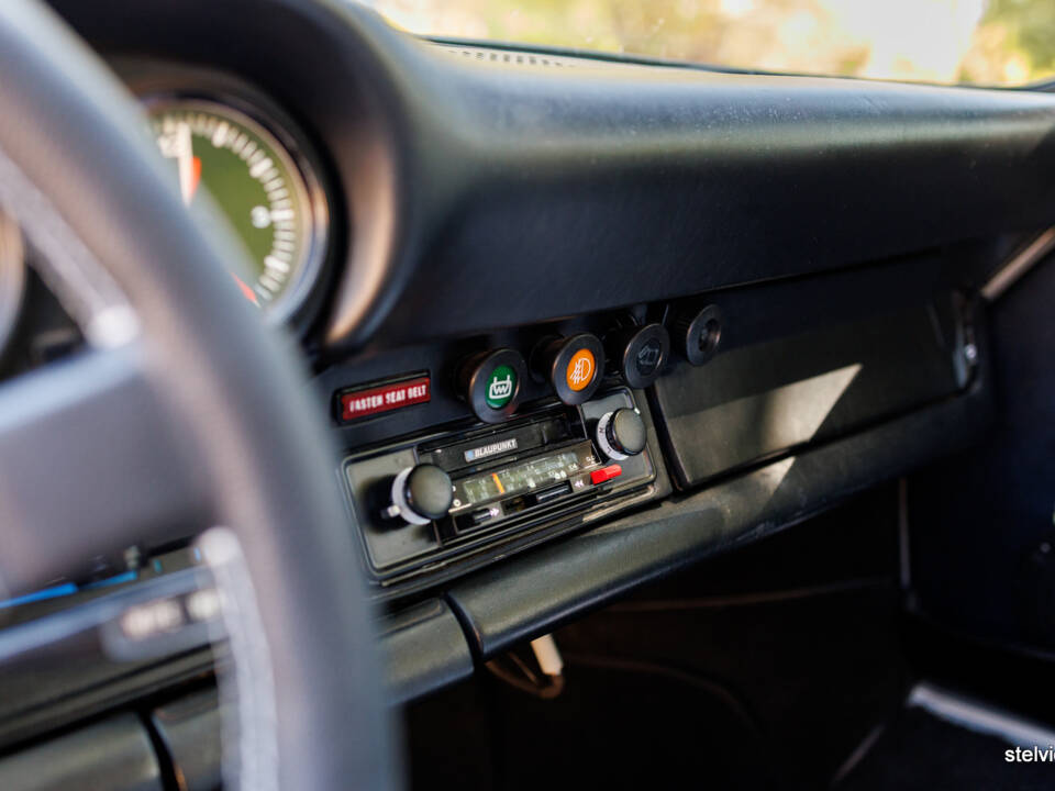 Image 37/42 de Porsche 911 2.7 (1974)