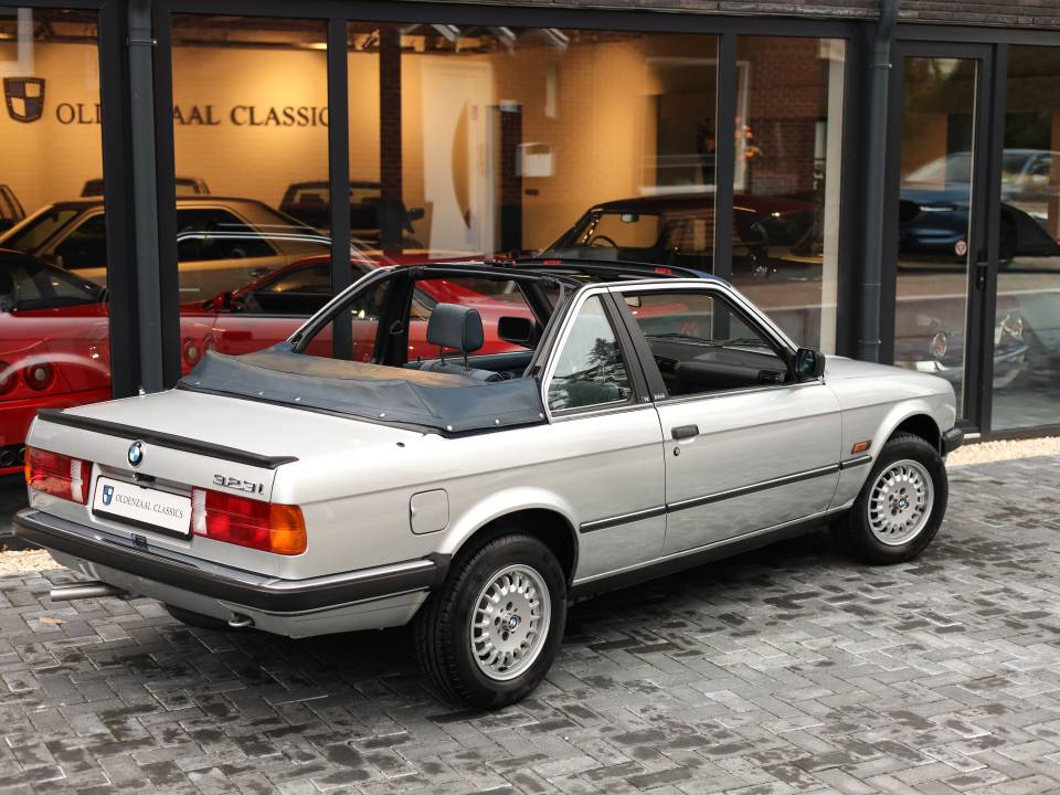 Afbeelding 3/77 van BMW 323i Baur TC (1984)