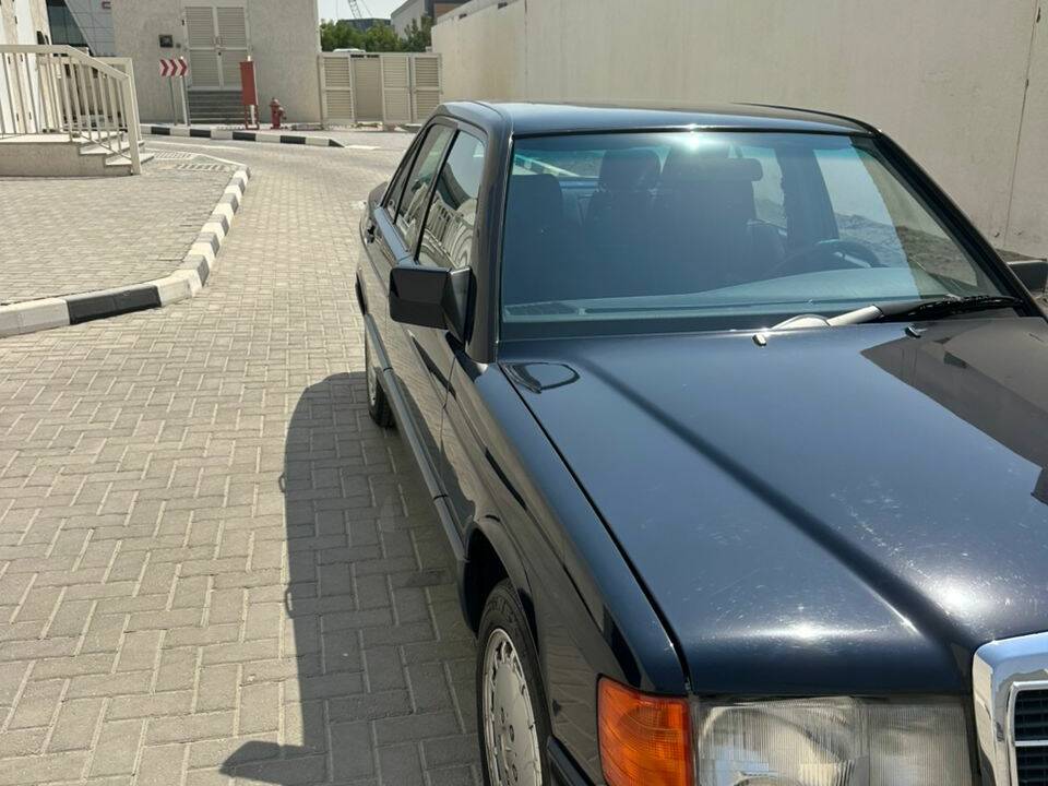 Bild 17/69 von Mercedes-Benz 190 E (1988)