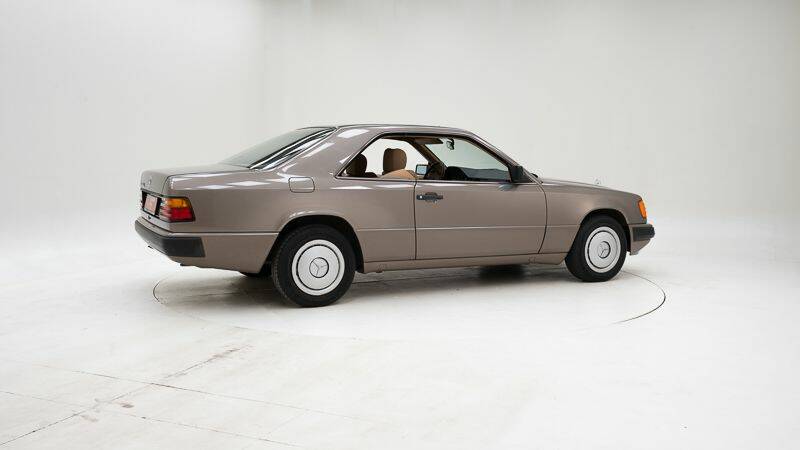 Bild 2/15 von Mercedes-Benz 230 CE (1988)
