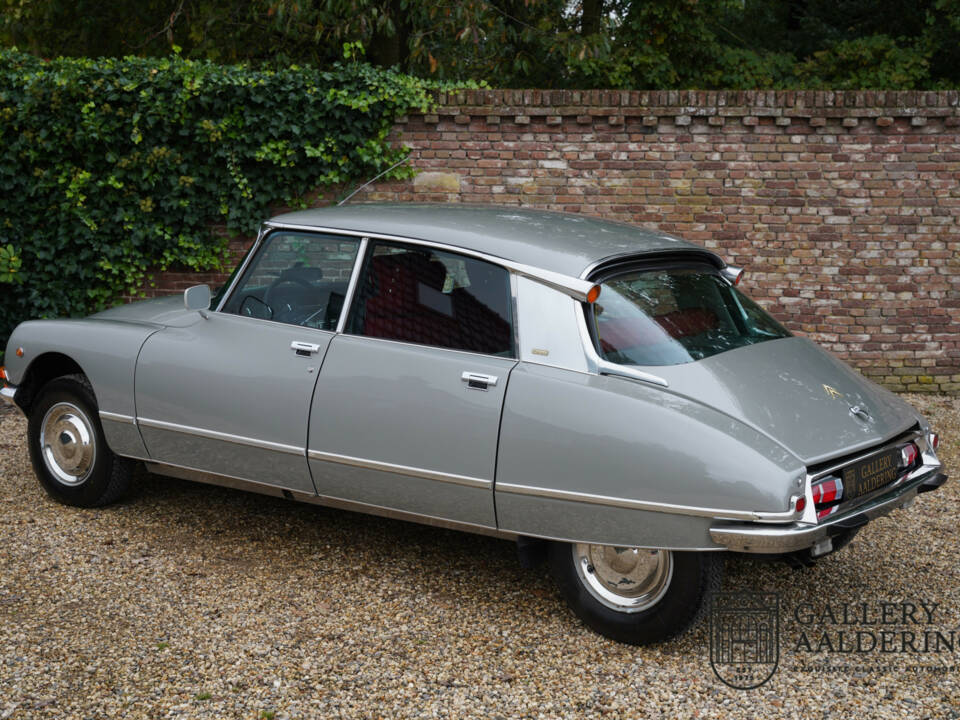 Image 11/50 of Citroën DS 19 Pallas (1972)