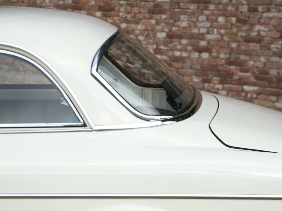 Image 41/50 of Volvo P 123 GT (1969)