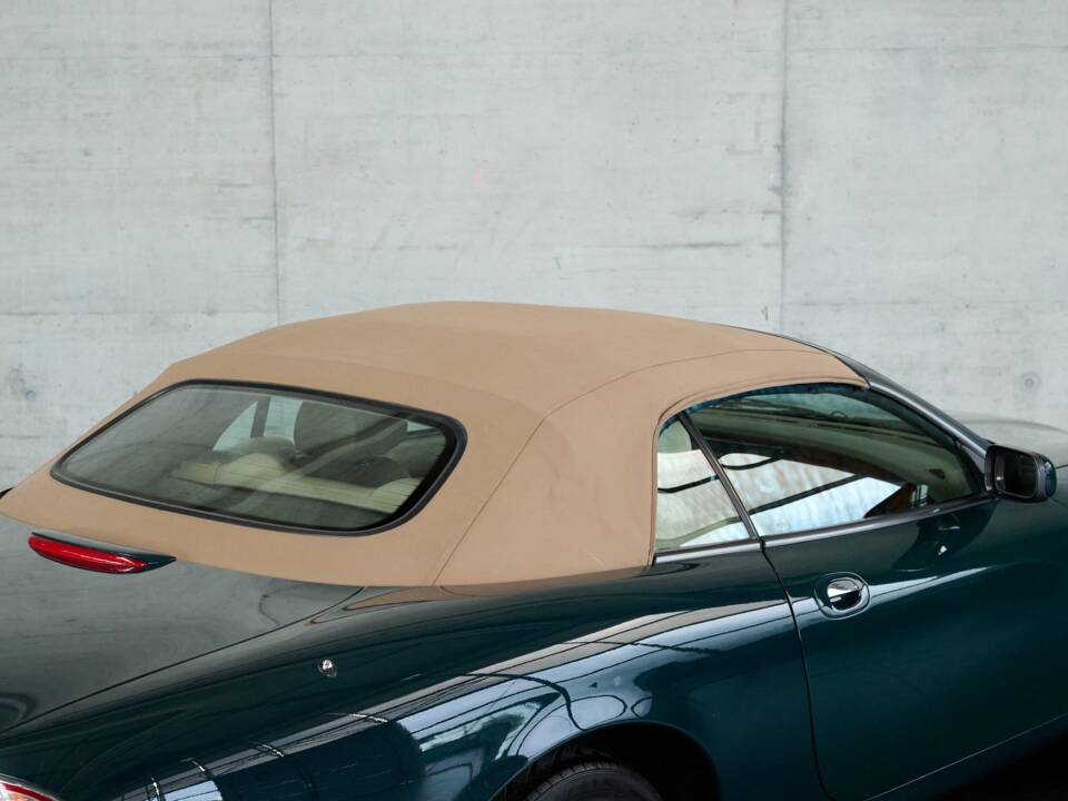 Bild 37/50 von Jaguar XK8 4.0 (2002)