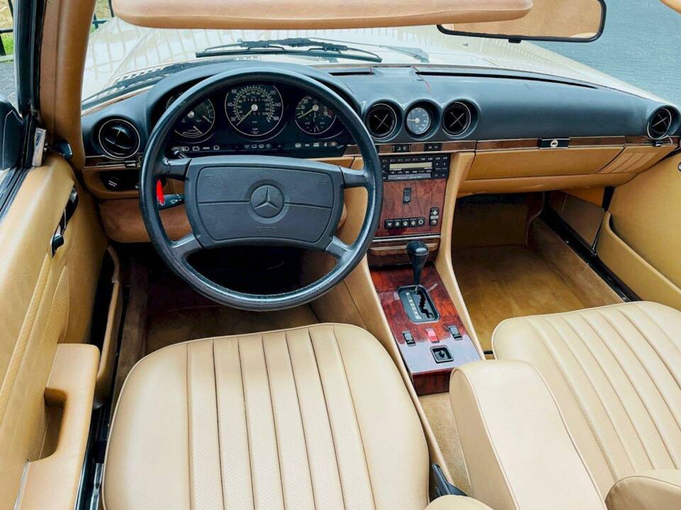 Image 15/36 de Mercedes-Benz 560 SL (1988)