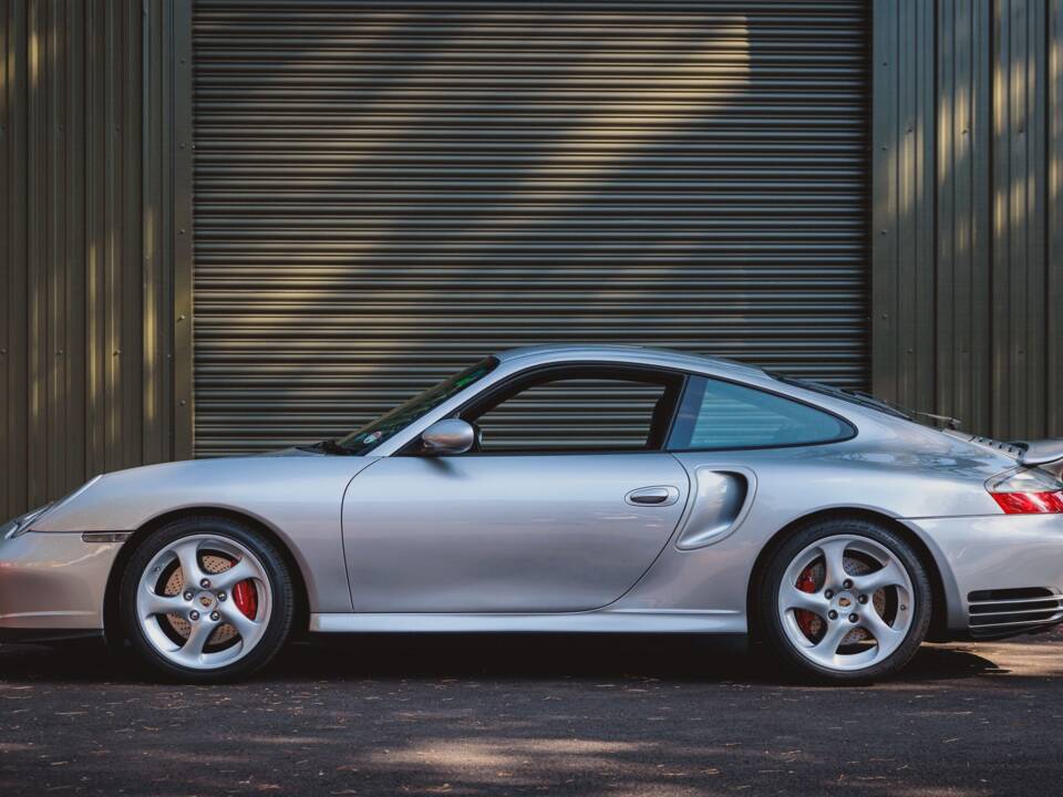 Obraz 2/38 pojazdu Porsche 911 Turbo (2001)
