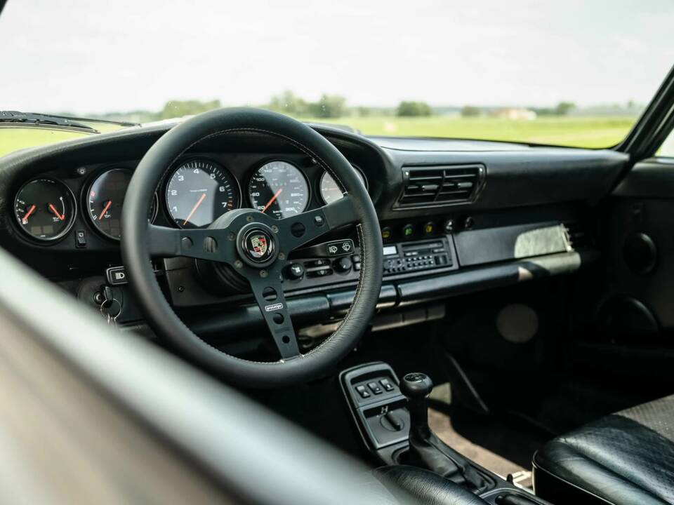 Image 5/8 of Porsche 911 Carrera 4 (1989)