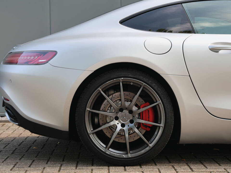 Image 11/56 of Mercedes-AMG GT-S (2017)