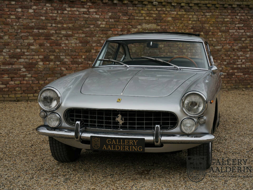 Image 16/50 of Ferrari 250 GT&#x2F;E (1964)