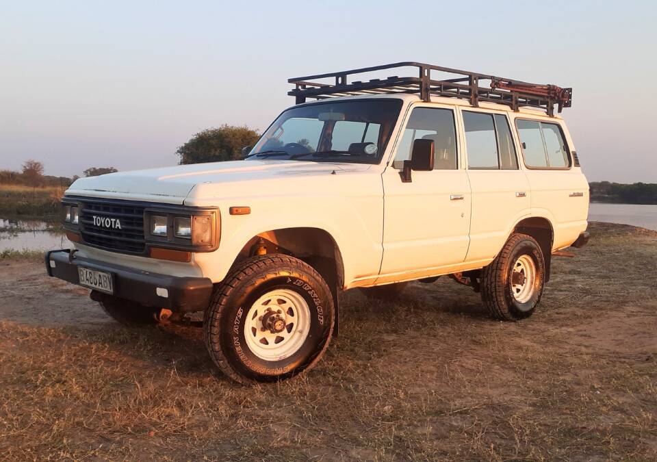 Image 56/61 of Toyota Land Cruiser FJ 62 (1989)