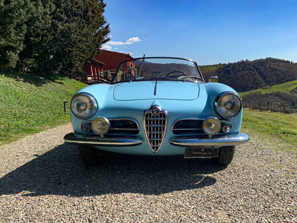 Image 2/25 of Alfa Romeo Giulietta Spider (1957)