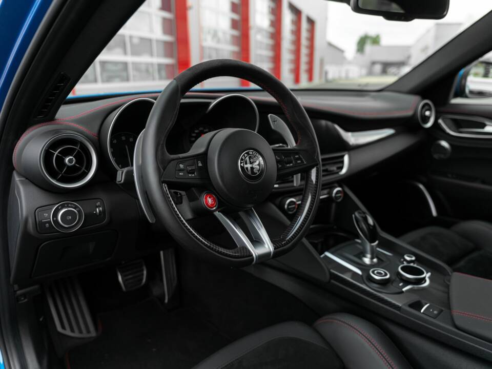 Bild 7/10 von Alfa Romeo Giulia Quadrifoglio (2019)
