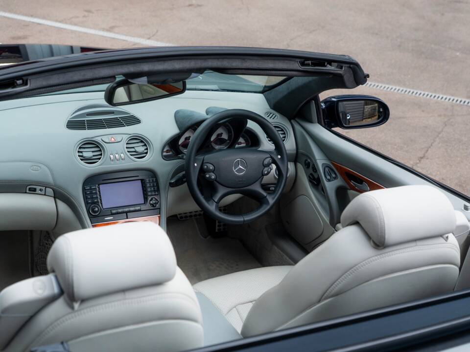 Image 16/56 de Mercedes-Benz SL 65 AMG (2004)