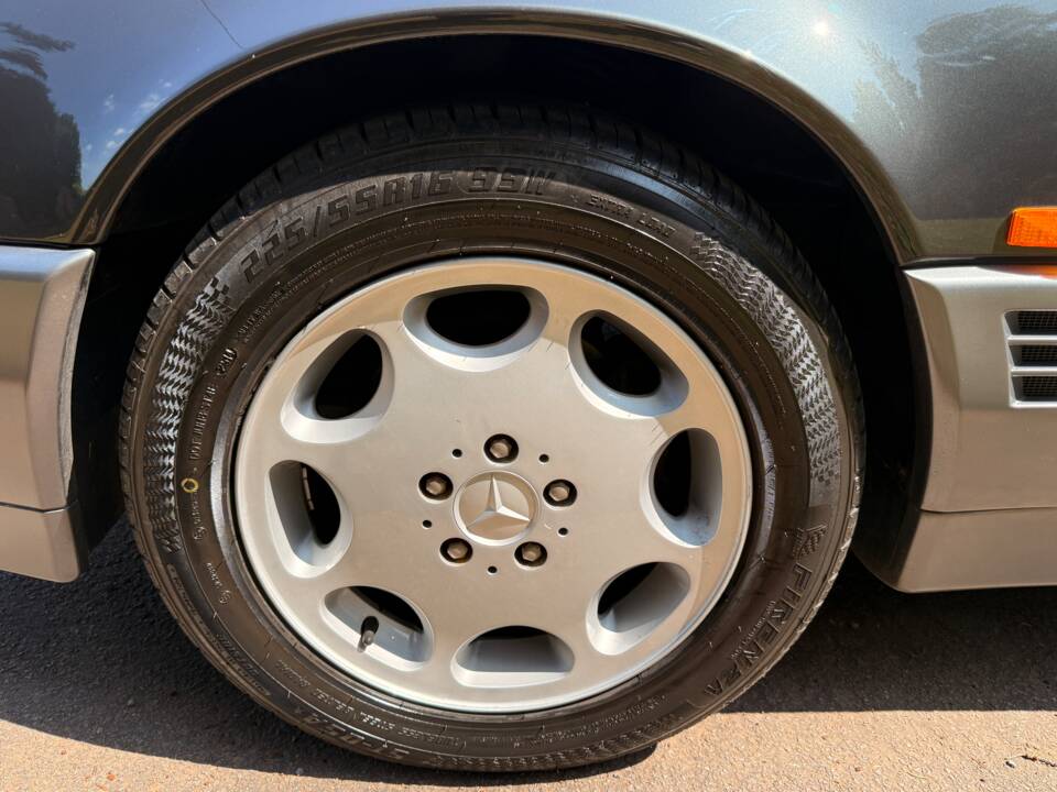 Immagine 22/29 di Mercedes-Benz 500 SL (1992)