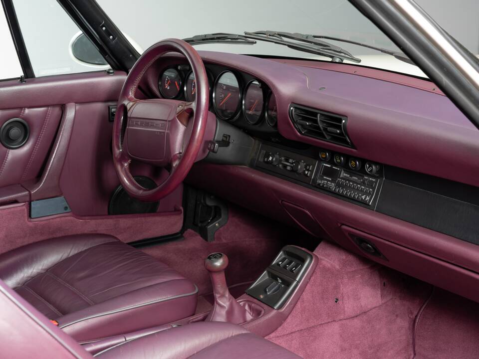Image 31/41 de Porsche 911 Carrera 2 (1992)
