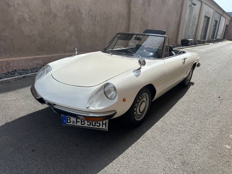 Image 1/63 of Alfa Romeo Spider 1300 Junior (1970)