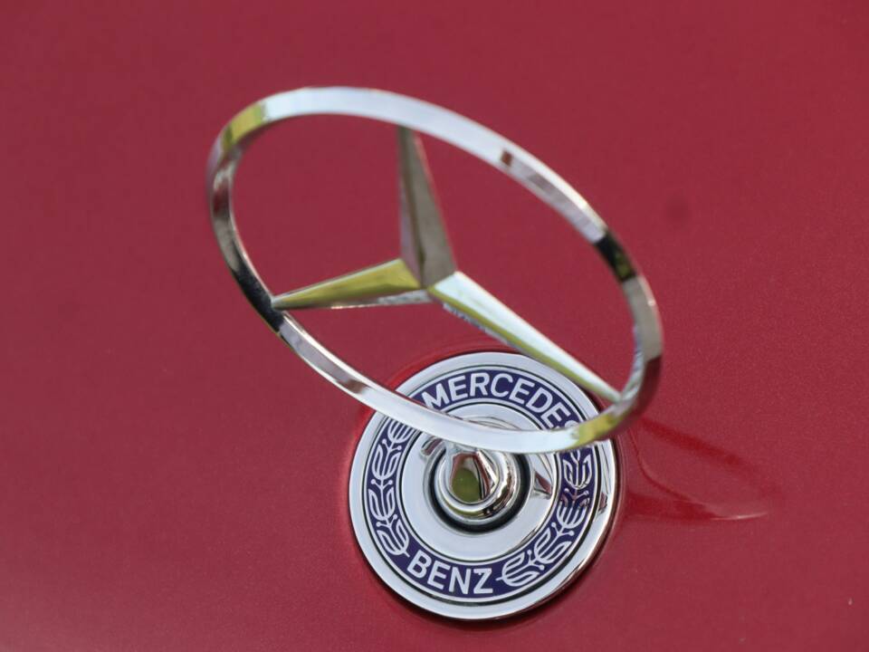 Image 14/50 of Mercedes-Benz E 220 (1994)