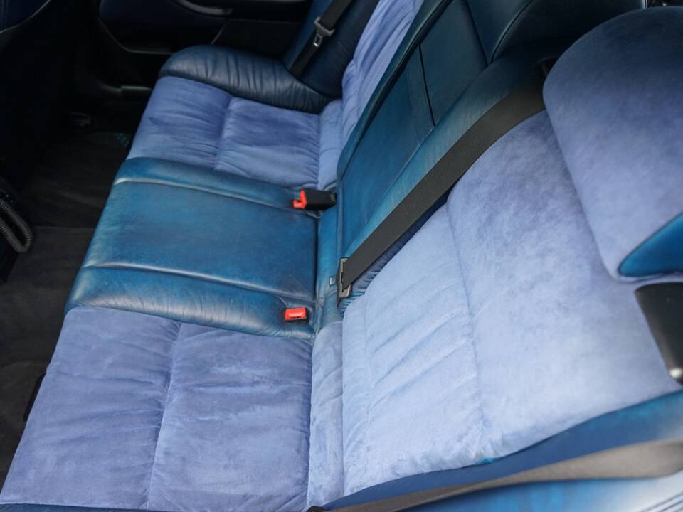 Image 13/16 of ALPINA B10 V8 Touring (1998)