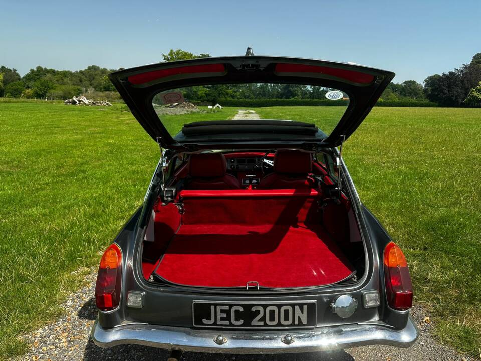 Image 26/38 of MG MGB GT V8 (1974)