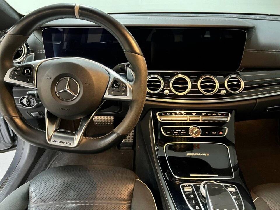 Image 8/15 of Mercedes-Benz AMG E 63 S 4MATIC+ T (2017)