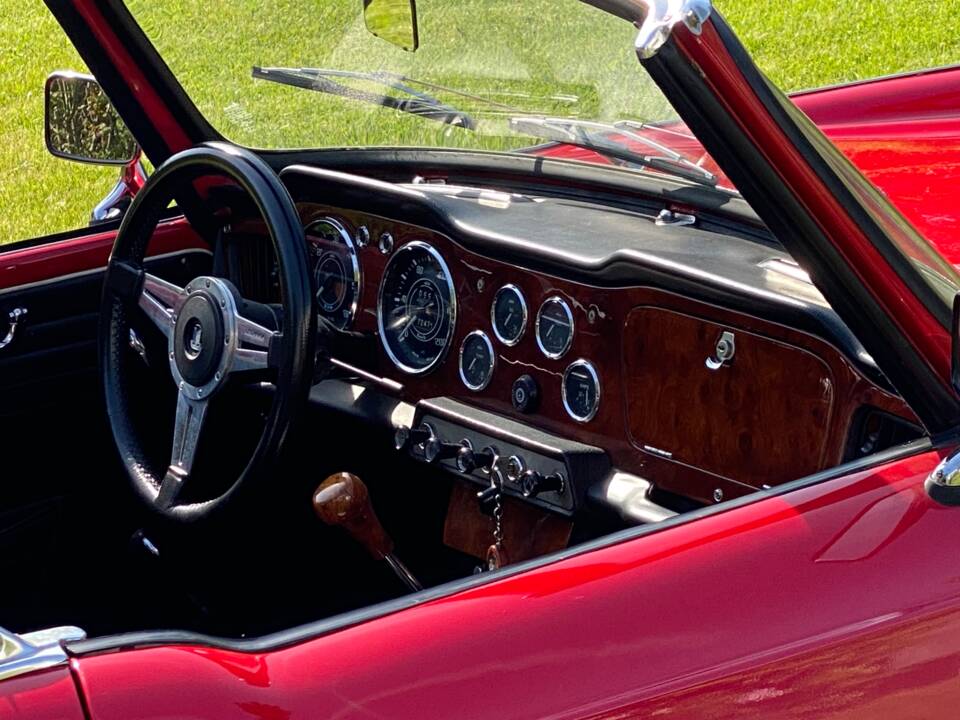 Image 2/10 of Triumph TR 4 (1964)