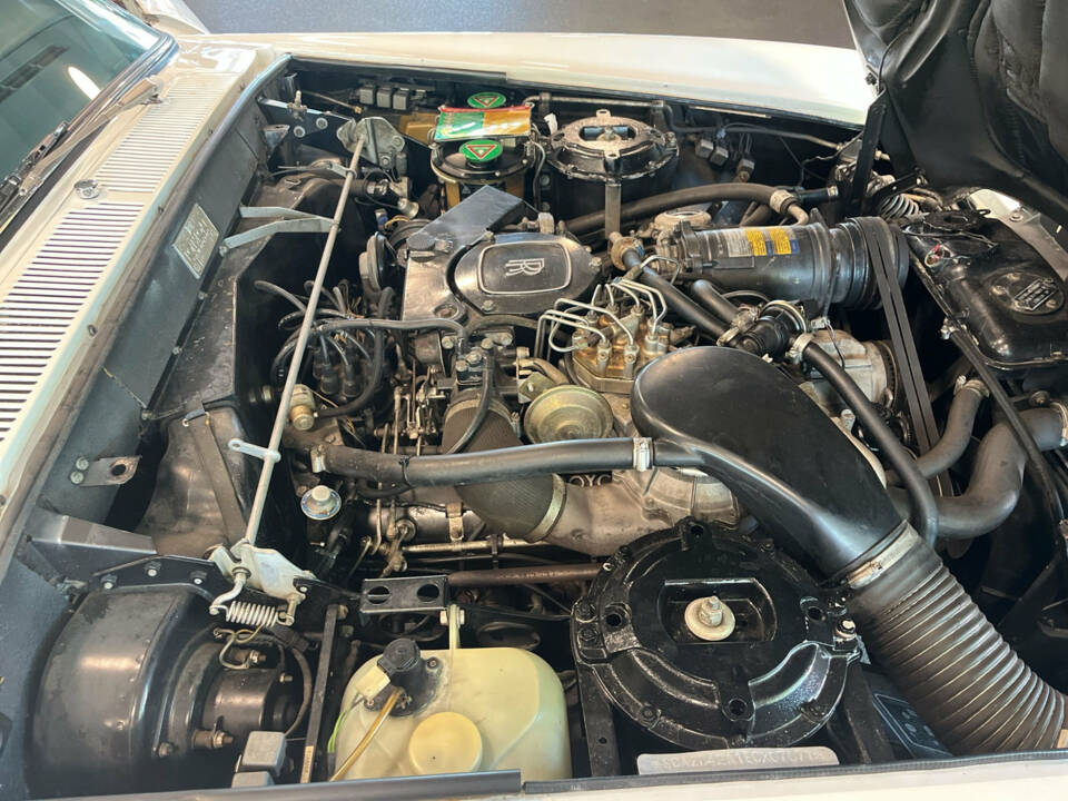 Image 17/23 of Rolls-Royce Corniche I (1984)