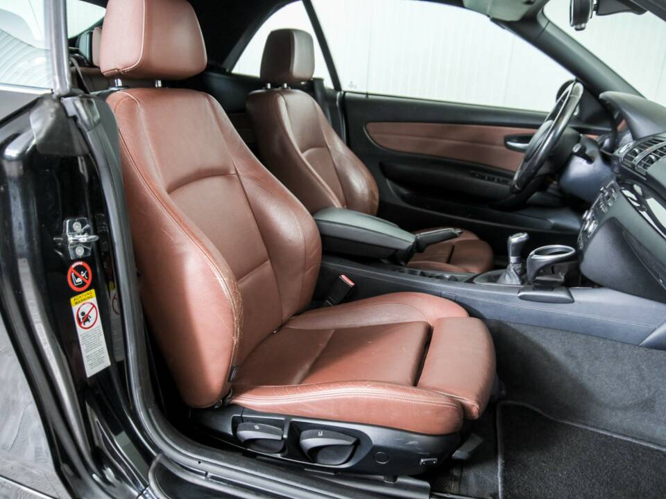 Image 12/19 of BMW 120i (2008)