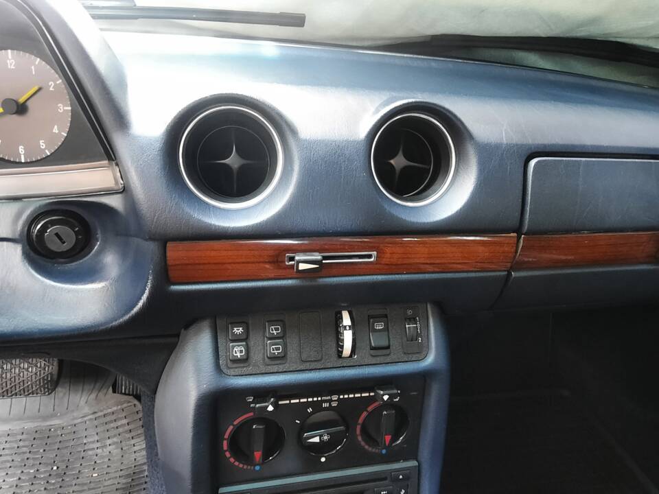 Bild 12/15 von Mercedes-Benz 230 TE (1984)