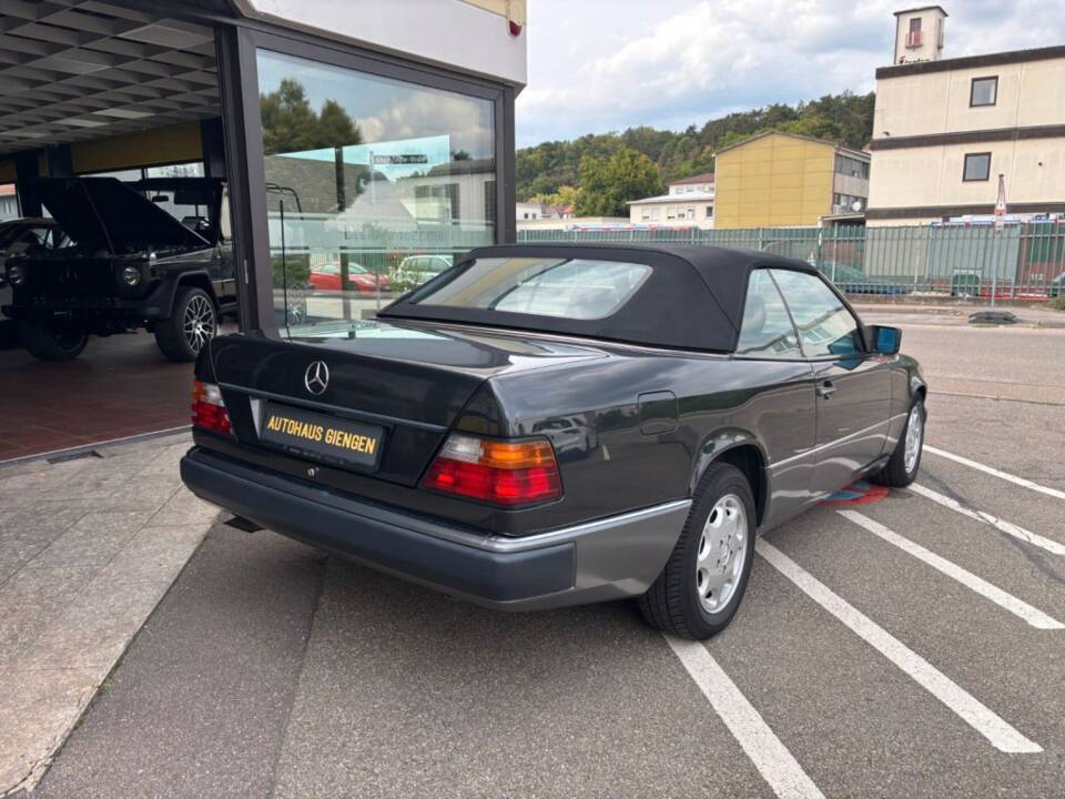 Bild 3/22 von Mercedes-Benz 300 CE-24 (1993)